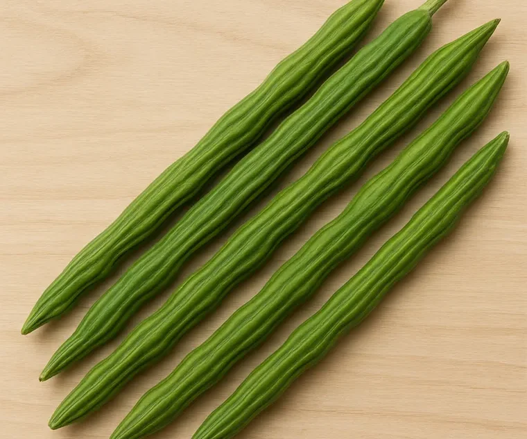 Indian Drumsticks (Moringa Pods) have gained immense popularity across the globe for their unique flavor and health benefits. At Glosky Farm, we export premium-grade drumsticks that are rich in vitamins A, C, calcium, and antioxidants, sourced from the fertile farmlands of Maharashtra, Tamil Nadu, Andhra Pradesh, and Karnataka.